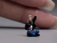 Load image into Gallery viewer, 1:64 Painted Figure Model Miniature Resin Sand Sitting Posture Girl Biya Lady