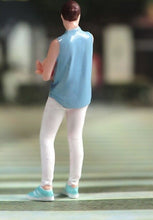 Load image into Gallery viewer, 1:64 Painted Figure Model Miniature Resin Diorama Sand Mother Holding a Child New