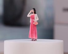 Load image into Gallery viewer, 1:64 Painted Figure Model Miniature Resin Diorama Toy Casual Boy Pink Dress Girl