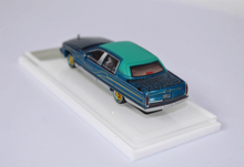 Load image into Gallery viewer, GOC 1:64 Blue CTE Fleetwood American Classic Model Diecast Metal Car New Collection