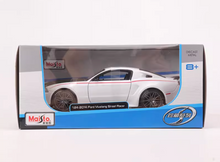 Load image into Gallery viewer, Maisto 1:24 White 2014 Mustang Street Racer Sports Model Diecast Metal Car New Collection