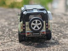Load image into Gallery viewer, Enchery 1:64 Green 2021 Defender 100 SUV Sports Model Diecast Metal Car New Collection