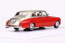 Load image into Gallery viewer, DCM 1:64 Red Phantom VI 6 Classic Vintage Luxury Model Diecast Metal Car New Collection