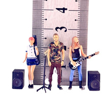 Load image into Gallery viewer, 1:64 Painted Figure Model Miniature Resin Diorama Sand Band Guitarist Artists