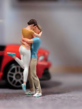 Load image into Gallery viewer, 1:64 Painted Unpainted Figure Model Miniature Resin Diorama Sand Kissing Lovers New