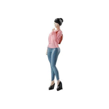 Load image into Gallery viewer, 1:64 Painted Figure Mini Model Miniature Resin Diorama Sand Backpack Girl Lady