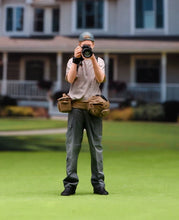 Load image into Gallery viewer, 1:24 Painted Figure Model Miniature Resin Diorama Outdoor Photographer Cameraman