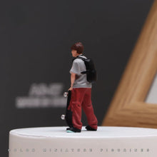 Load image into Gallery viewer, 1:24 Painted Figure Model Miniature Resin Diorama Sand Skating Boy Skateboard