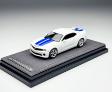 Load image into Gallery viewer, GOC 1:64 White Camaro Coupe Sports Model Diecast Metal Car New Collection