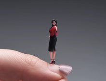 Load image into Gallery viewer, 1:64 Painted Figure Model Miniature Resin Diorama Toy Sand Elegant Beauty Lady