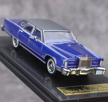 Load image into Gallery viewer, Sunstar 1:64 Blue 1979 Lincoln Continental Town Model Diecast Metal Car New Collection