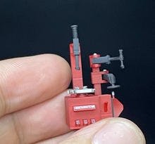 Load image into Gallery viewer, 1:64 Fetching Grilled Tire Machine Garage Display Scene Model Resin Car New