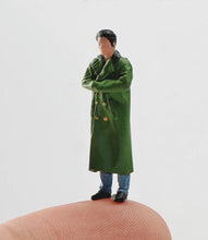 Load image into Gallery viewer, 1:64 Painted Figure Mini Model Miniature Resin Diorama Sand Military Coat Man New