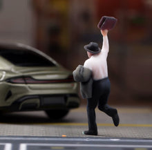 Load image into Gallery viewer, 1:64 Painted Figure Model Miniature Resin Diorama Sand Toy Suit Man Chasing Car