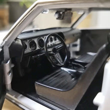 Load image into Gallery viewer, Maisto 1:24 JDM White 1973 2000 Sport Model Toy Diecast Metal Car