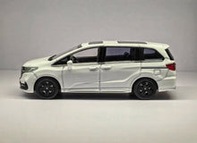 Load image into Gallery viewer, Masdi 1:64 White Odyssey RC3 Mini Van MPV Sports Model Diecast Metal Car New Collection