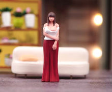 Load image into Gallery viewer, 1:64 Painted Figure Model Miniature Resin Diorama Sand Girl Lady Pretty Modern