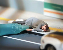 Load image into Gallery viewer, 1:64 Painted Figure Model Miniature Resin Diorama Sand Drunk Man Lying Sleeping