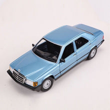 Load image into Gallery viewer, Bburago 1:24 Blue 190E 2.6 Sedan Classic Sport Model Toy Diecast Metal Car