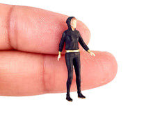 Load image into Gallery viewer, 1:64 Painted Figure Model Miniature Resin Diorama Skateboard Girl Sitting Boy