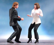 Load image into Gallery viewer, 1:64 Painted Figure Model Miniature Resin Diorama Sand Talk Show Host Man Lady