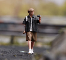 Load image into Gallery viewer, 1:64 Painted Figure Model Miniature Resin Sand Diorama Backpack Man Shooting