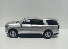 Load image into Gallery viewer, Masdi 1:64 Silver Suburban Full Size SUV Sports Model Diecast Metal Car New Collection