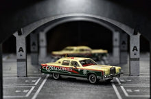 Load image into Gallery viewer, Sunstar 1:64 Christmas 1979 Lincoln Continental Town Model Diecast Metal Car