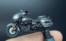 Load image into Gallery viewer, 1:64 2013 STRATOLINER DELUXE Motorcycle Motor Bike Model Resin New
