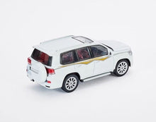 Load image into Gallery viewer, Masdi 1:64 2016 White Land Cruiser LC200 ORV GXR V6 Model Diecast Metal Car