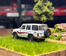 Load image into Gallery viewer, Masdi 1:64 White Land Cruiser LC76 ORV SUV Sports Model Diecast Metal Car New Collection