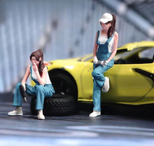 Load image into Gallery viewer, 1:64 Painted Figure Model Miniature Resin Diorama Sand Repair Girl Cap Lady Toy Collection