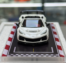 Load image into Gallery viewer, FW 1:64 White C8 ZR1 Coupe Sports Model Diecast Metal Car New Collection