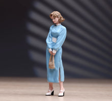 Load image into Gallery viewer, 1:24 Painted Figure Model Miniature Resin Diorama Vintage Blond Blue Dress Woman