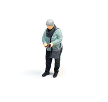 Load image into Gallery viewer, 1:64 Painted Figure Mini Model Miniature Resin Diorama Emergency Nurse Patient