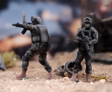 Load image into Gallery viewer, 1:64 Painted Figure Model Miniature Resin Sand Diorama Commando Soldiers Set