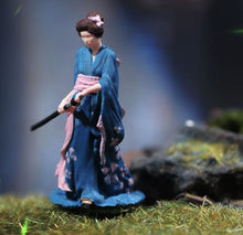 Load image into Gallery viewer, 1:64 Painted Figure Model Miniature Resin Diorama Toy Sand Kimono Beauty Lady