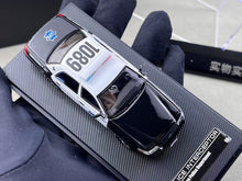 Load image into Gallery viewer, Rollin 1:64 SFPD Police Dog CV CROWN VICTORIA Model Diecast Metal Car New Collection