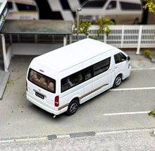 Load image into Gallery viewer, Masdi 1:64 White Hiace H200 Mini Van Sports Model Diecast Metal Car New Collection