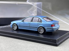 Load image into Gallery viewer, DCM 1:64 Blue M5 E39 Sedan Sports Model Diecast Metal Car BN