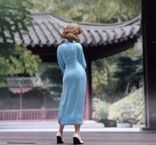 Load image into Gallery viewer, 1:24 Painted Figure Model Miniature Resin Diorama Vintage Blond Blue Dress Woman