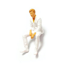Load image into Gallery viewer, 1:64 Painted Figure Mini Model Miniature Resin Diorama Sand Chatting Couple Set