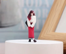 Load image into Gallery viewer, 1:64 Painted Figure Model Miniature Resin Diorama Toy Beauty Lady Cool Man Sand