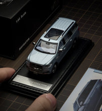 Load image into Gallery viewer, WTX 1:64 Blue Navigator L Full Sized SUV Sports Model Diecast Metal Car New Collection