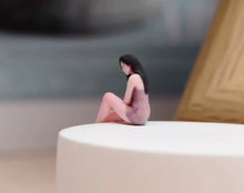 Load image into Gallery viewer, 1:64 Painted Figure Model Miniature Resin Diorama Toy Sand Sitting Sexy Woman