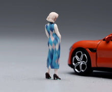 Load image into Gallery viewer, 1:64 Painted Figure Model Miniature Resin Diorama Toy Sand Vintage Dress Girl