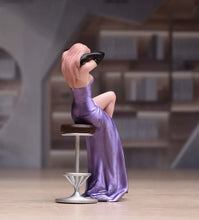 Load image into Gallery viewer, 1:24 Painted Figure Model Miniature Resin Diorama Purple Dress Girl Lady Sitting