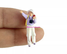 Load image into Gallery viewer, 1:64 Painted Figure Model Miniature Resin Diorama Sand Camping Outdoor Hiking