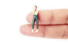 Load image into Gallery viewer, 1:64 Painted Figure Mini Model Miniature Resin Diorama Sand Toy Waiting Luggage New