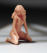 Load image into Gallery viewer, 1:64 Painted Unpainted Figure Model Miniature Resin Diorama Kneeling Sexy Beauty New